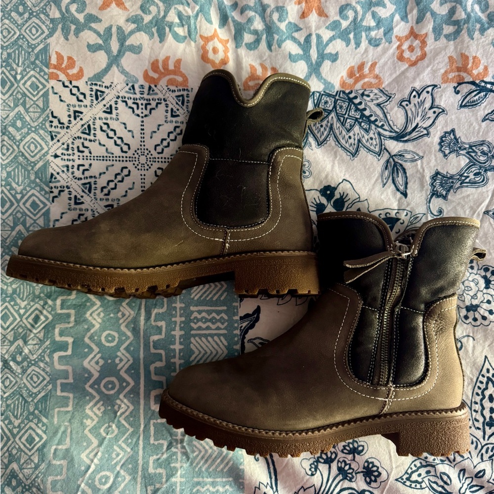 Bass Brown and Black Chelsea Boots Rugged Sole